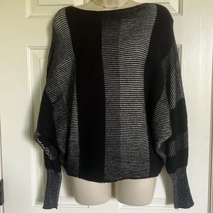 EUC Black and white (but looks gray) woven sweater. Size M